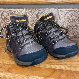 Nevados Kids Hiking Boots - Black and Brown